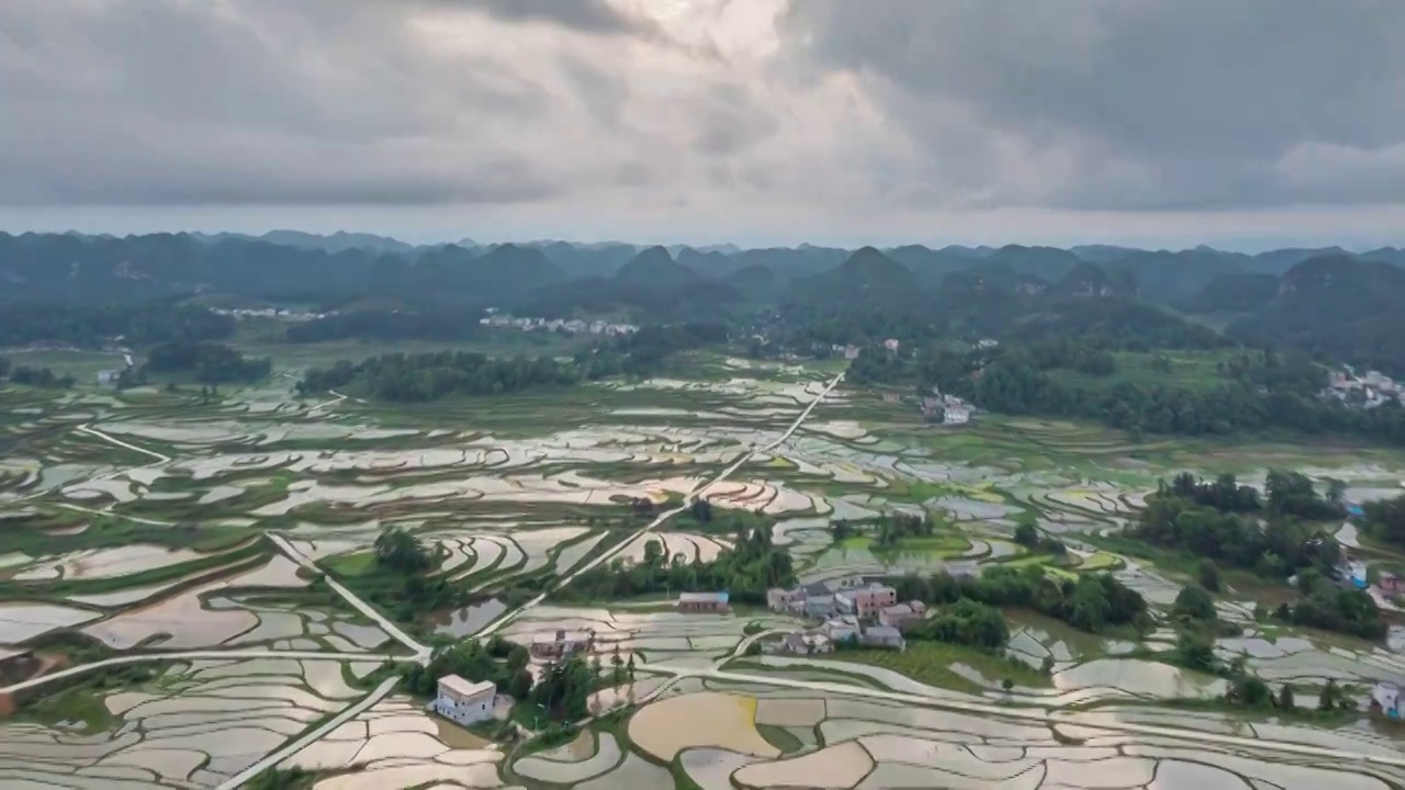 延时航拍，贵州惠水县雅水镇的梯田风光视频素材