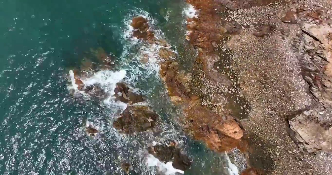 青岛大海海浪礁石视频素材