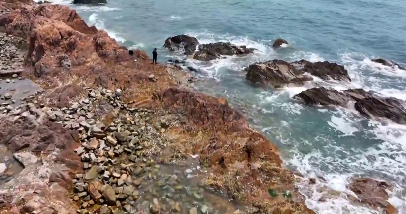 青岛大海海浪礁石视频素材