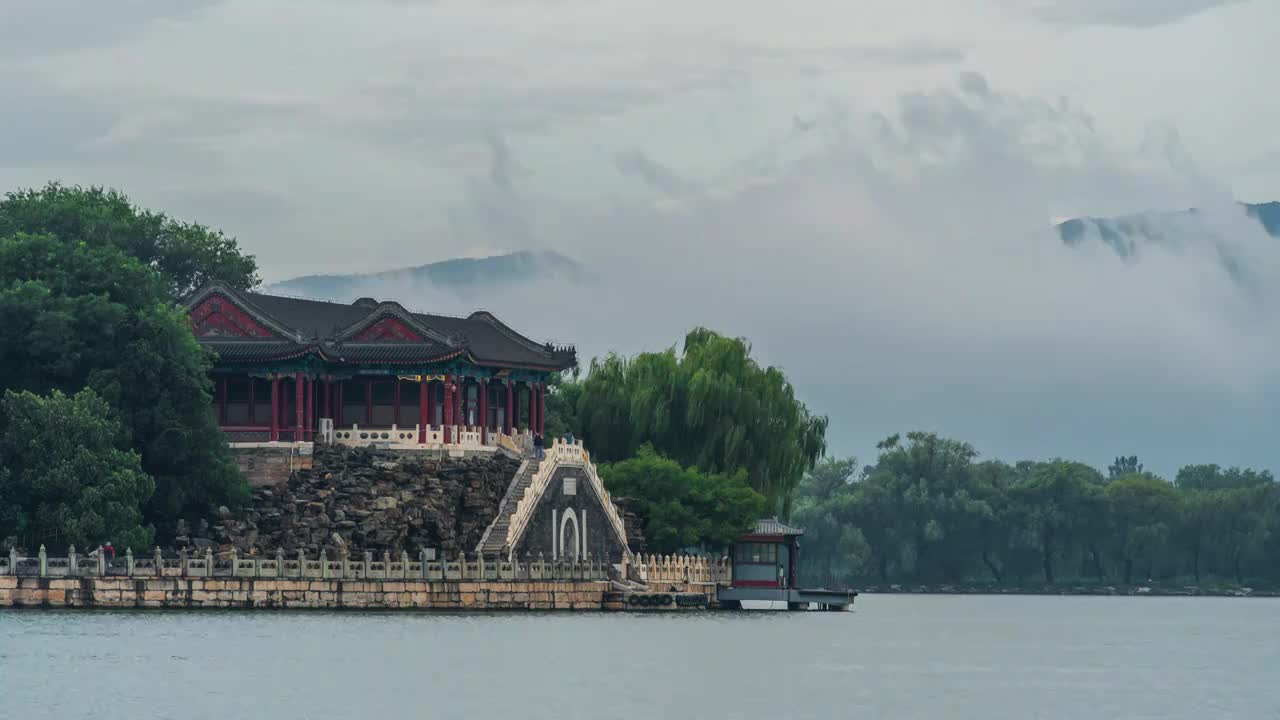 夏天北京颐和园云雾延时视频素材