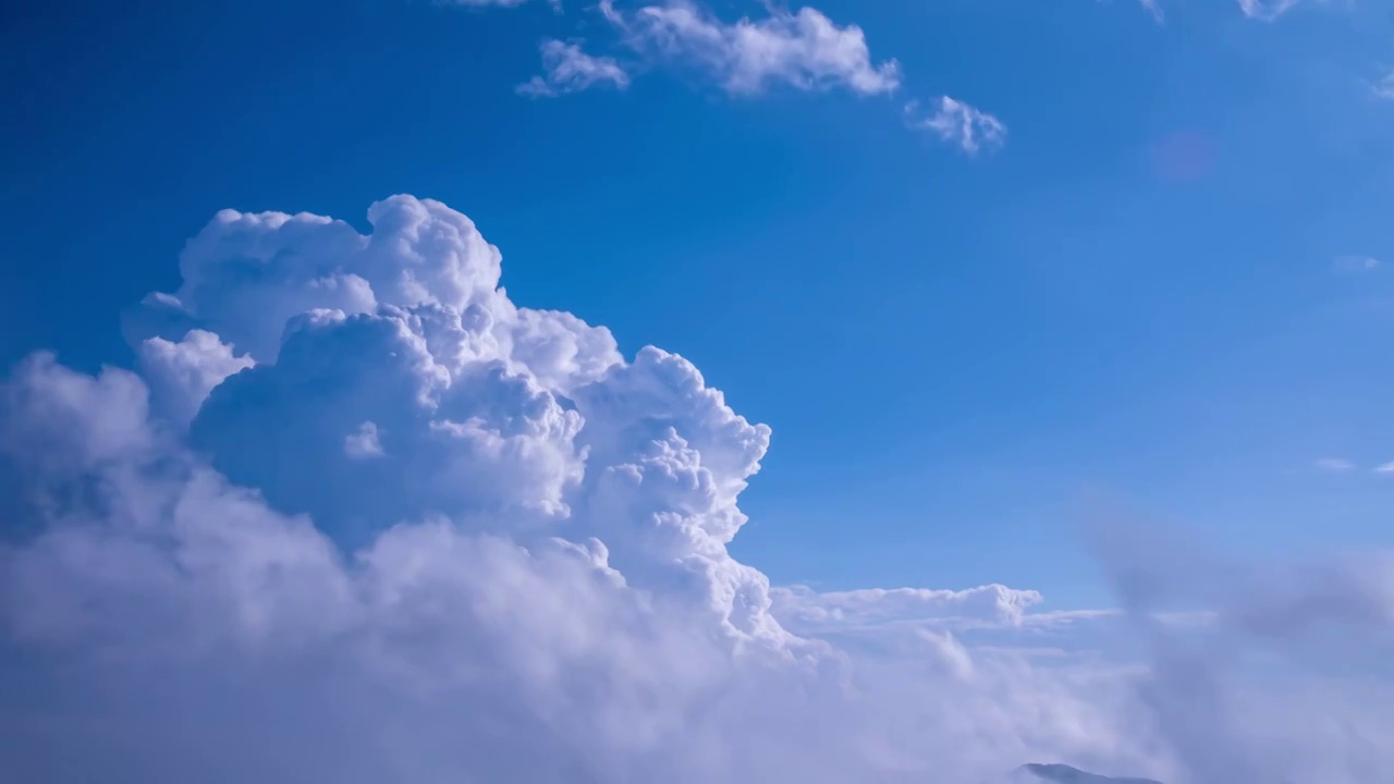 天象奇观：积雨云风云变幻视频素材