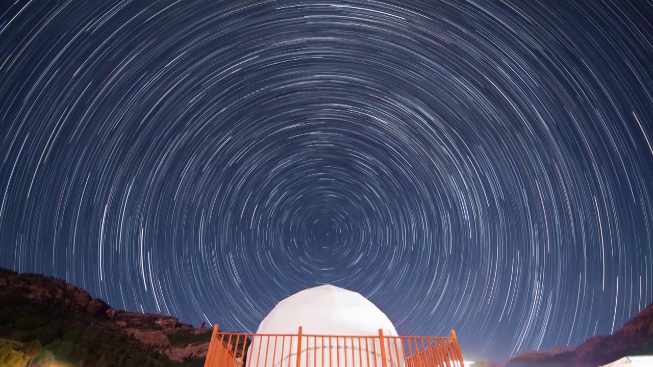 星空延时：青海玉树三江源营地星轨视频素材