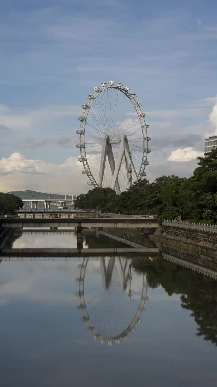 深圳前海欢乐港湾湾区之光摩天轮倒影视频素材