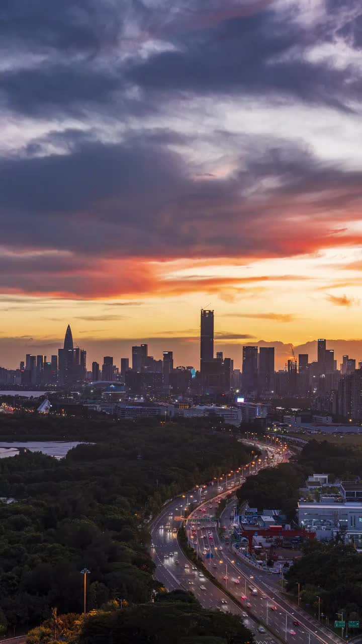 晚霞下的未来深圳超级总部车流视频素材