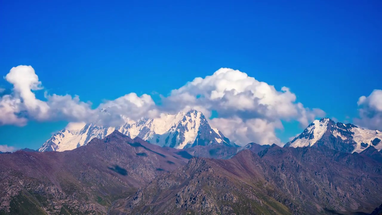 新疆天山博格达峰视频素材