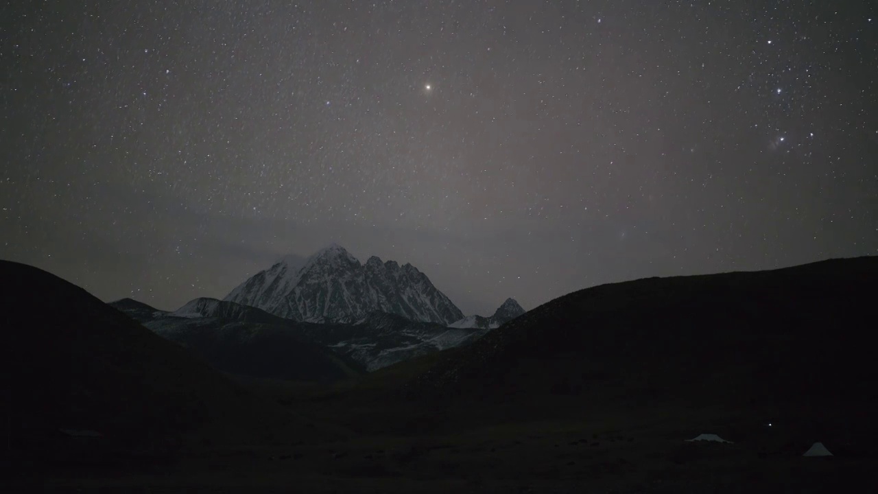 川西雅拉雪山星空延时视频素材