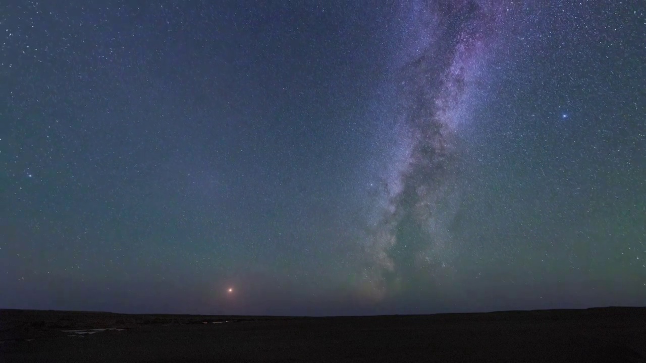 青海英仙座流星雨延时银河星空视频素材