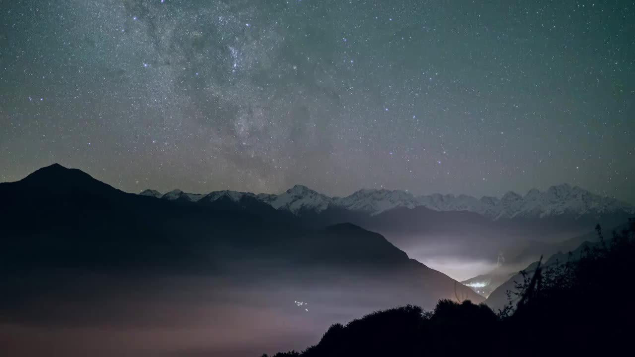 川西理县雪山峡谷星空延时视频素材