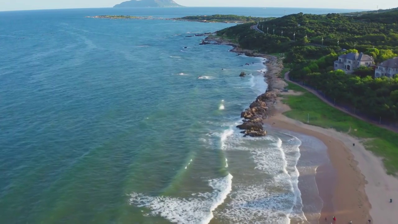 夏季的海浪与沙滩航拍4K视频视频素材