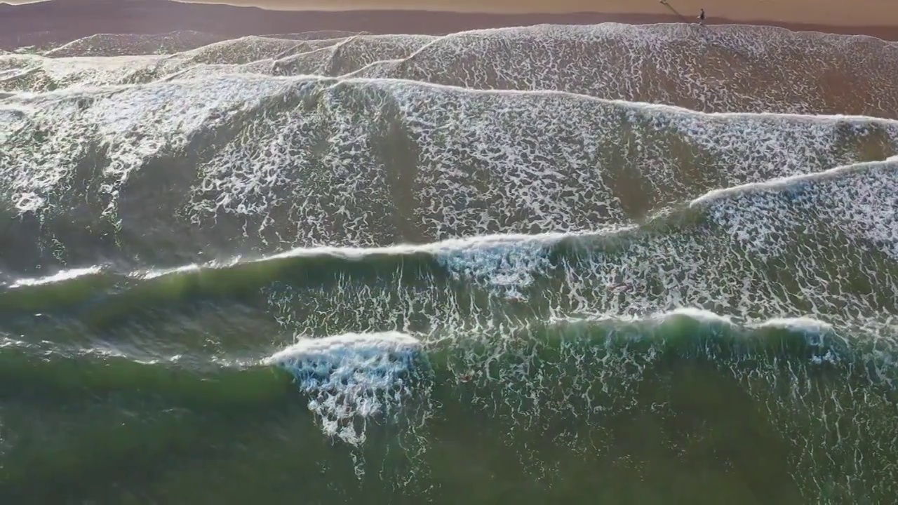 海浪与沙滩航拍升格视频视频素材