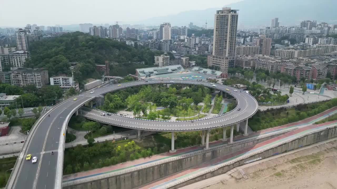 重庆北碚嘉陵江大桥公路车流航拍视频素材