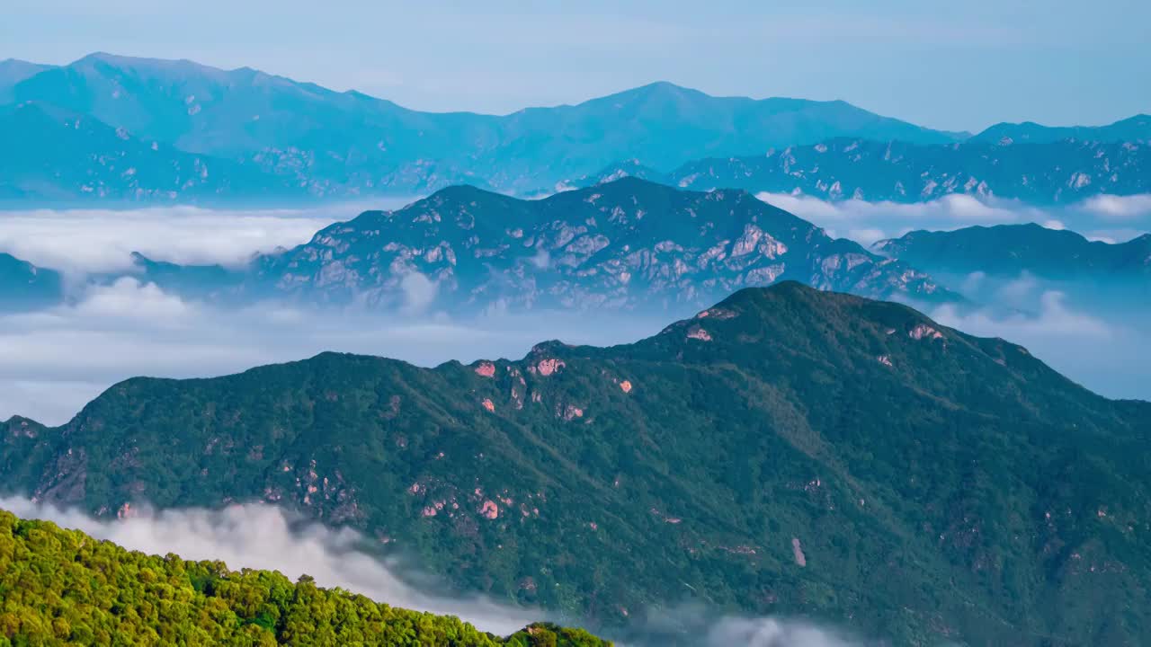 云海奇观：房山地质公园云蒸雾绕视频素材