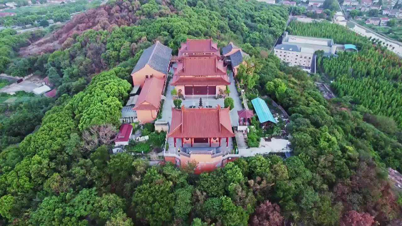 航拍高视角山顶寺庙建筑视频素材