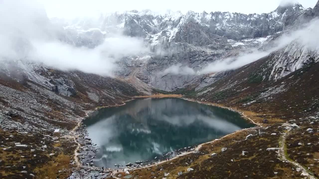 四川阿坝莲宝叶则雪山湖泊视频素材