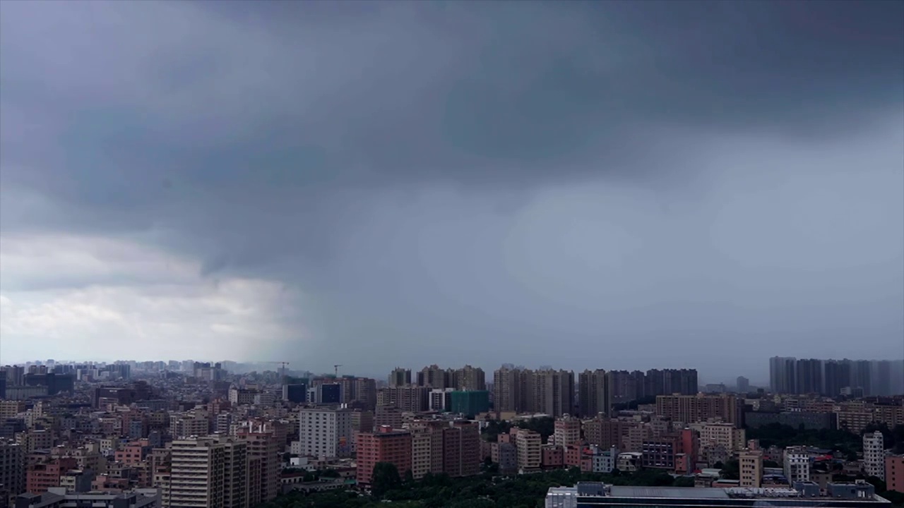 东莞市区阴云下雨雨天视频素材