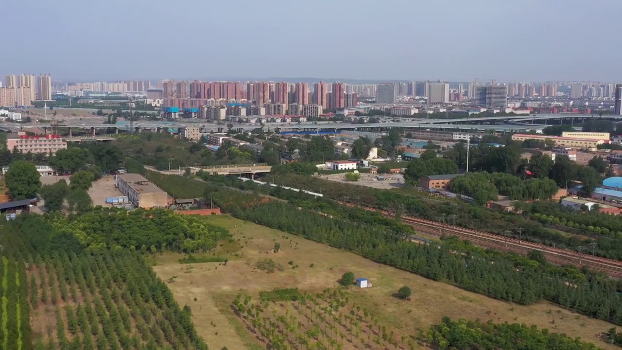 航拍河南省洛阳市洛龙区龙门高铁站户外风光视频素材