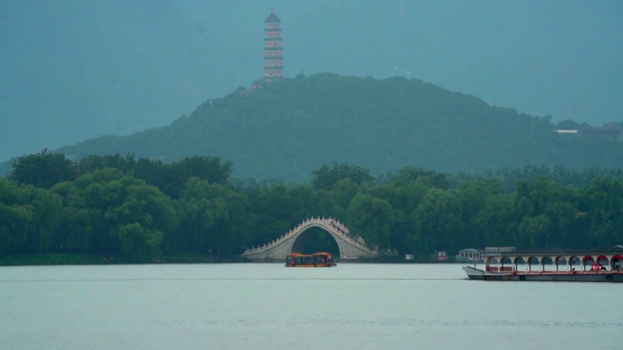 夏天北京颐和园云雾霞光视频素材