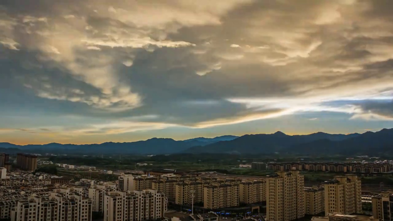 小城绩溪雨后奇诡晚霞视频素材