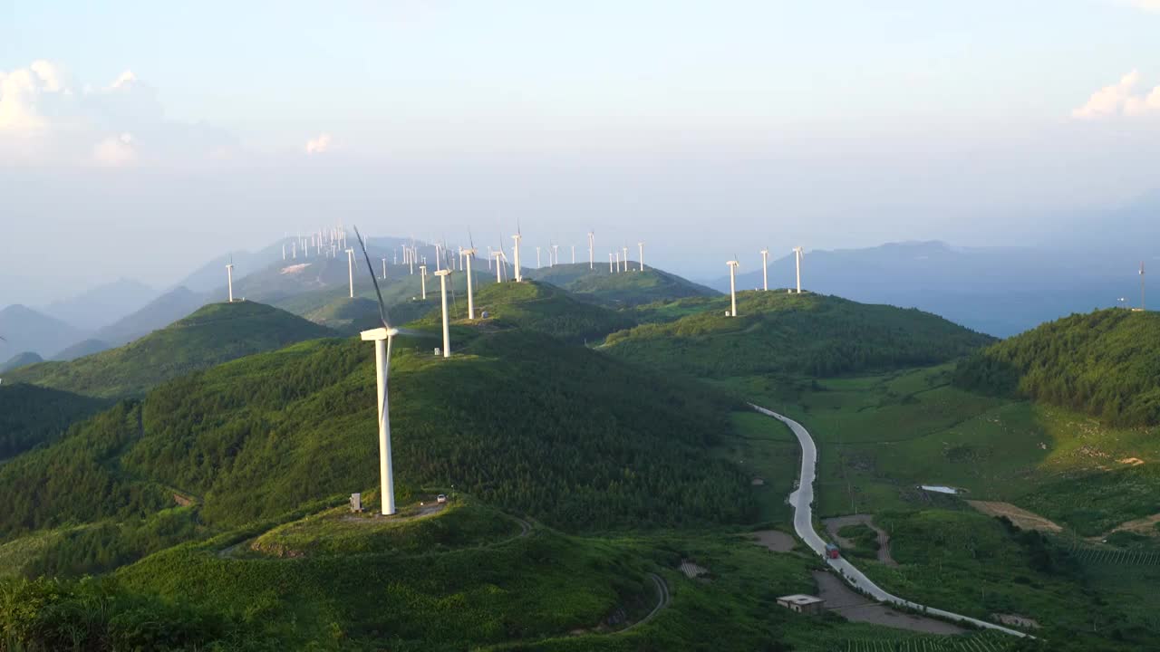 湖北利川齐岳山风力发电场视频素材