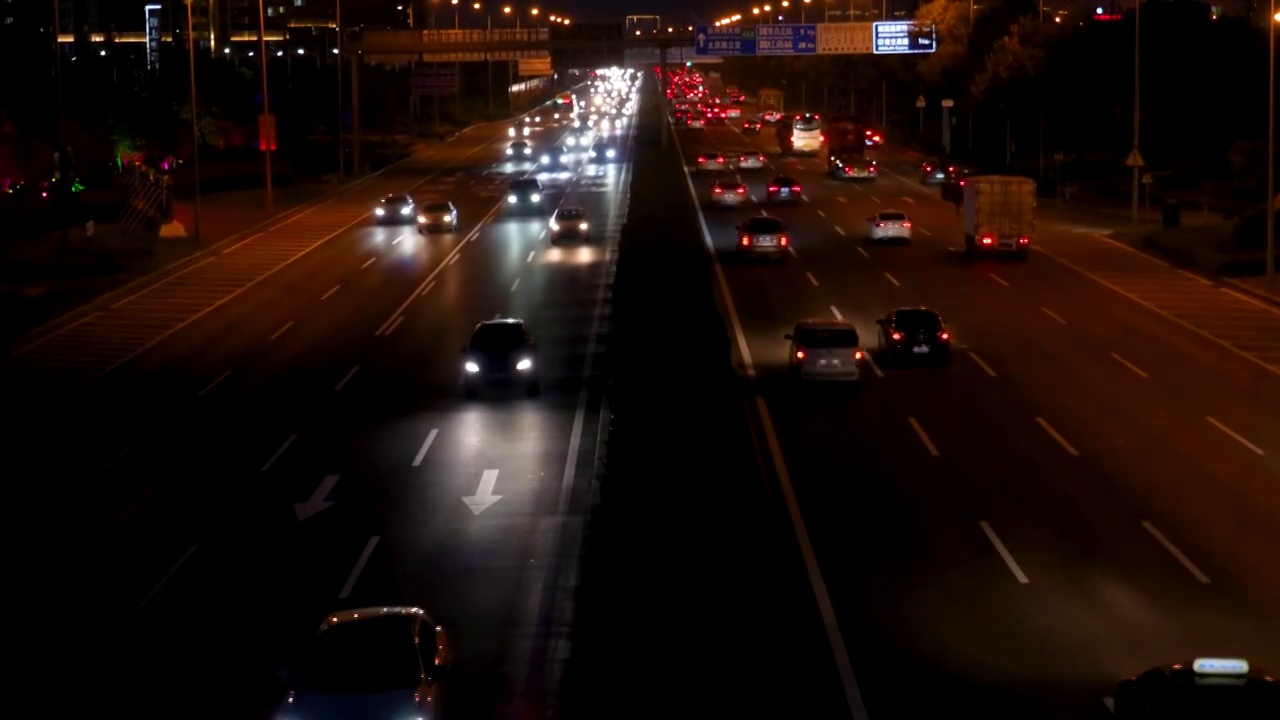 城市道路夜景车流视频素材