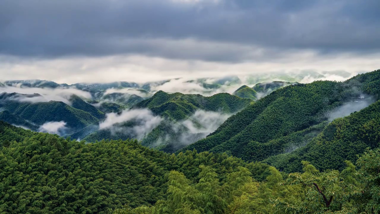 台风过境云雾缭绕的宁波四明山视频素材