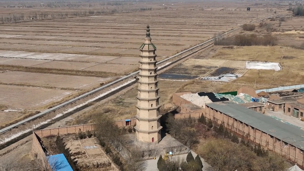 航拍宁夏中卫鸣沙洲塔白昼风光视频素材