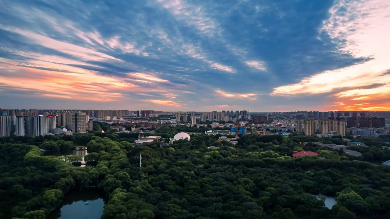 辽宁沈阳城市风景航拍日落晚霞天空延时摄影视频素材