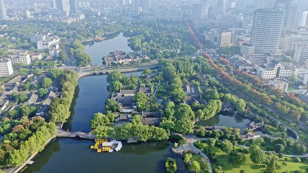 航拍宁波月湖公园自然生态环境城市绿地视频素材