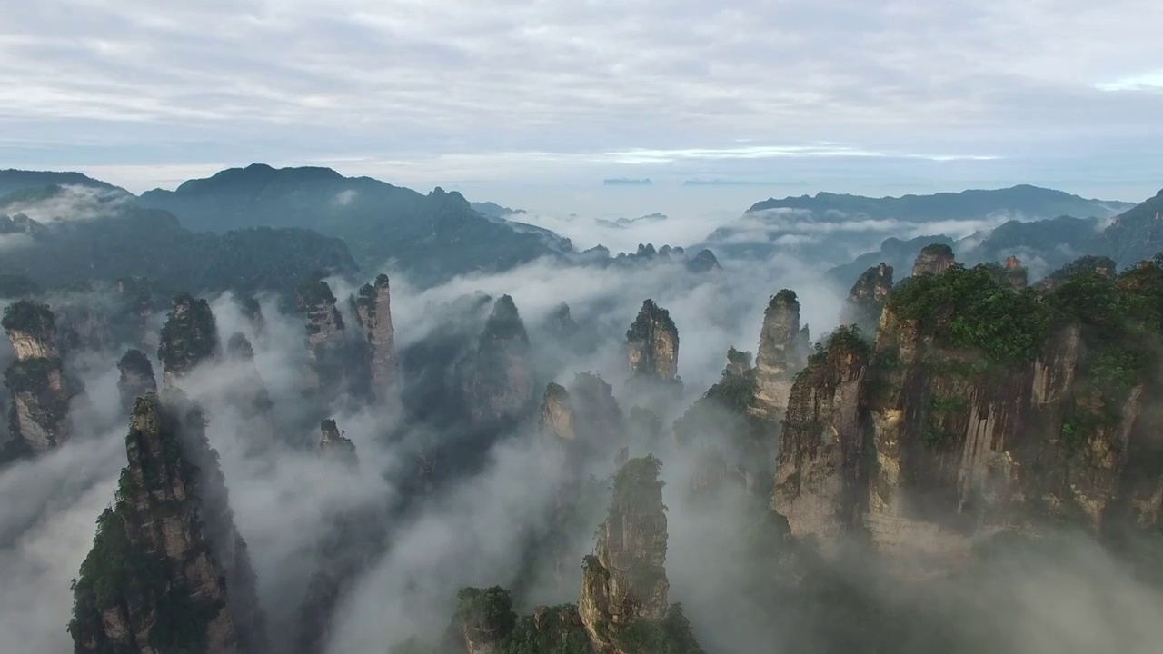 壮美的张家界武陵源黄石寨景区云海景观视频下载