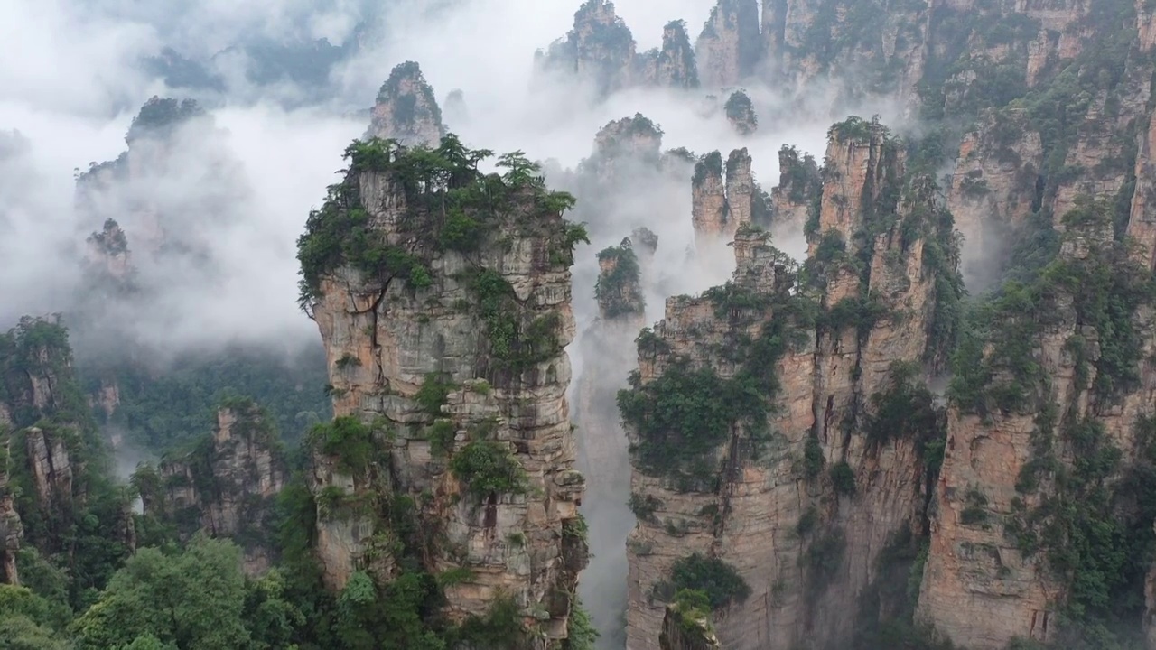 雨后张家界武陵源天子山美丽的云雾景观视频素材