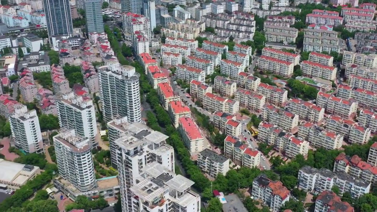 山东青岛城市居住区，多层建筑群视频素材