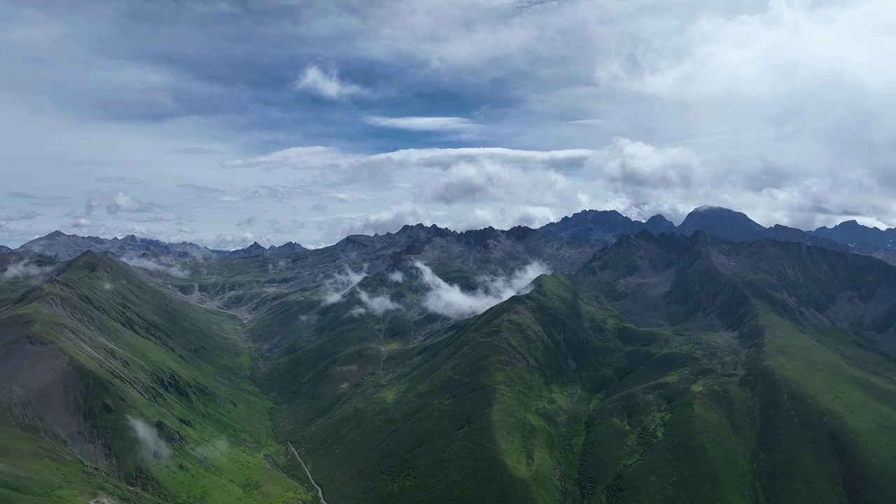 四川阿坝雅克夏雪山云雾风光视频素材