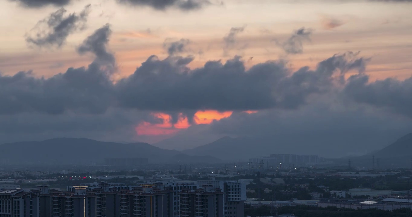 太阳穿透云层日落西山视频素材