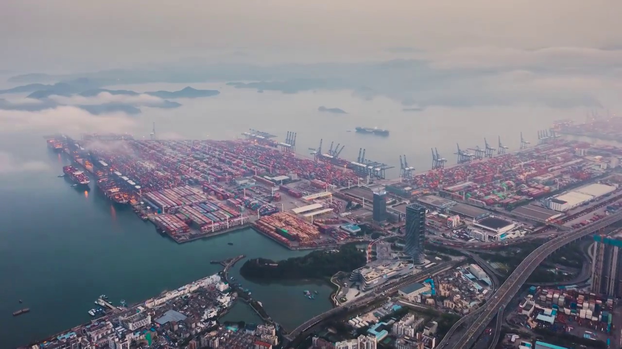 盐田港码头平流雾视频素材