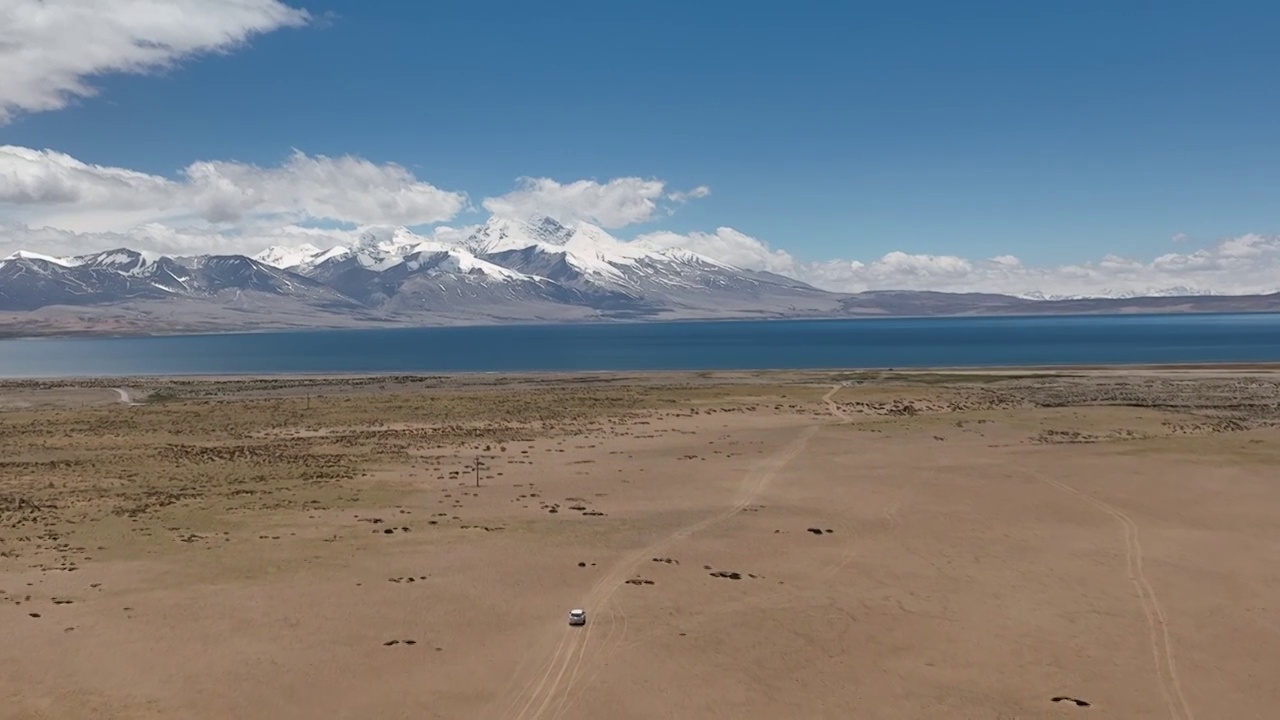 西藏阿里地区纳木那尼峰冈仁波齐雪山越野航拍视频素材