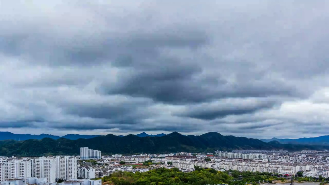 台风“梅花”给安徽绩溪带来的风云变幻1视频素材