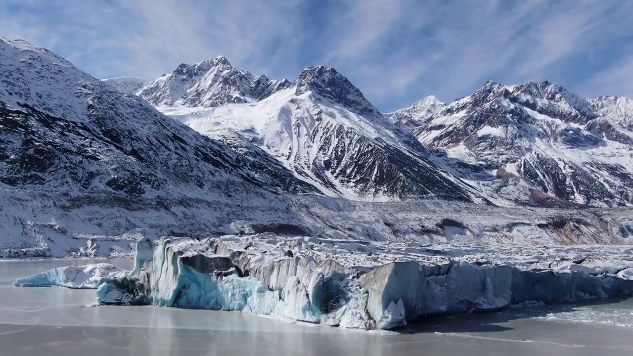 西藏来古冰川雪山冬天冰封航拍视频素材