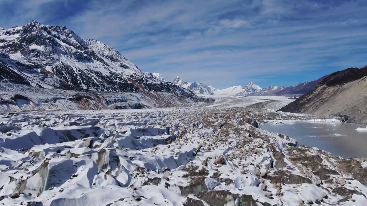 西藏来古冰川雪山冬天冰封航拍视频素材