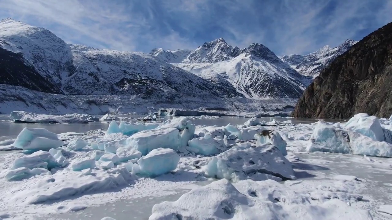 西藏来古冰川雪山冬天冰封航拍视频素材