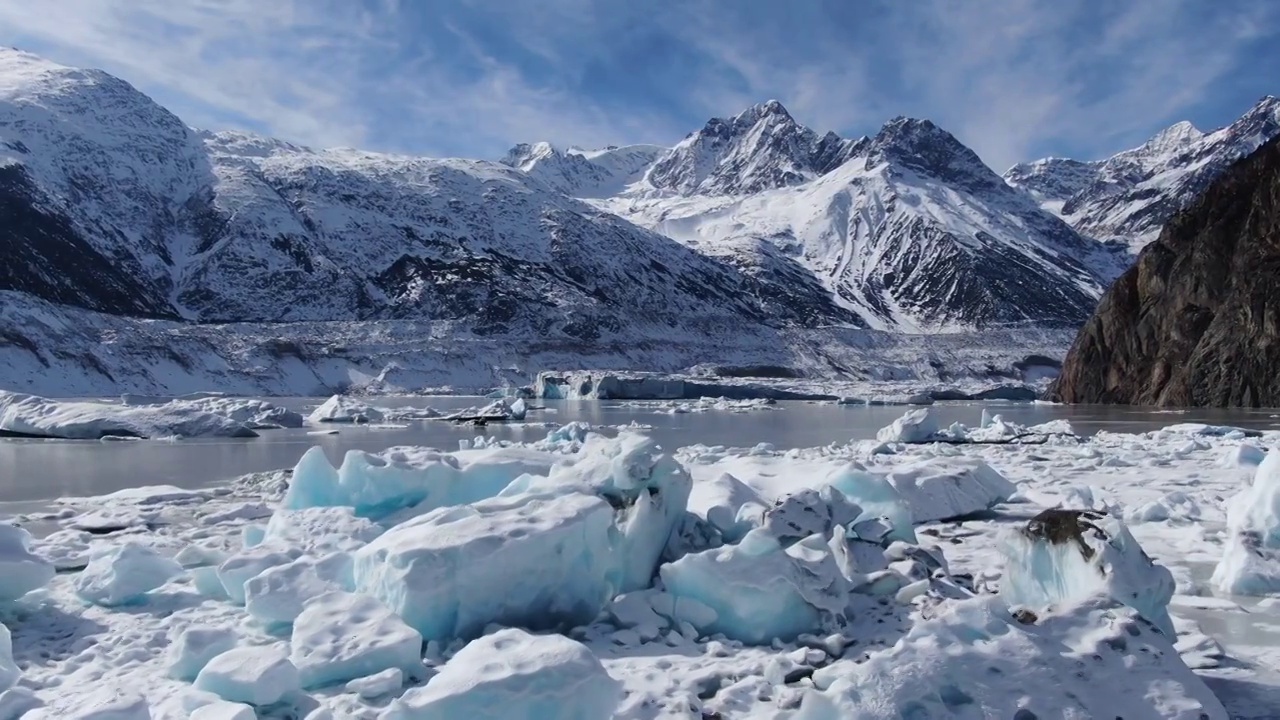 西藏来古冰川雪山冬天冰封航拍视频素材