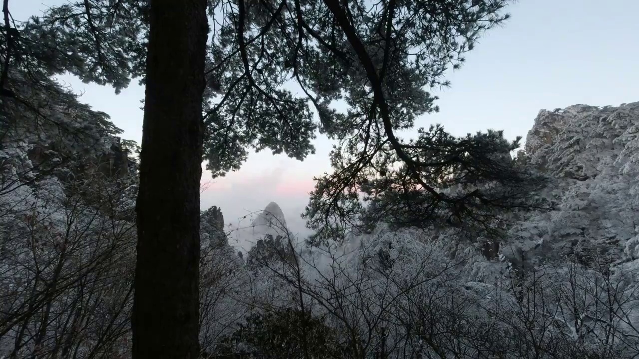 黄山迎客松雪景延时摄影视频素材