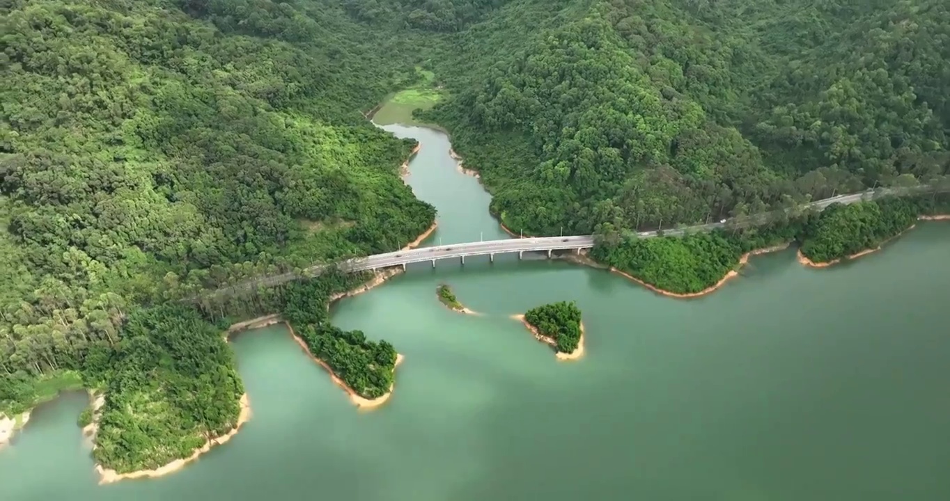 航拍广东中山最美公路翠山公路-户外旅游目的地-山间公路视频素材