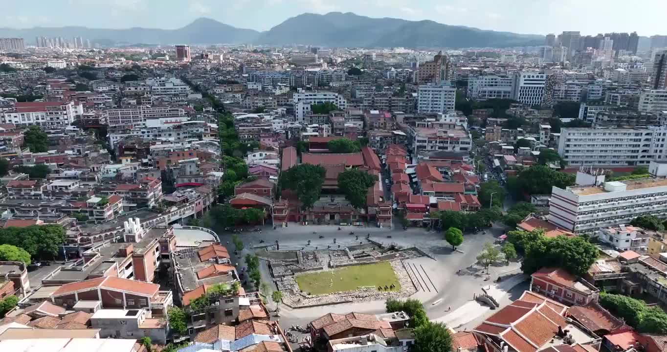 航拍福建泉州天后宫和德济门遗址白昼风光视频素材