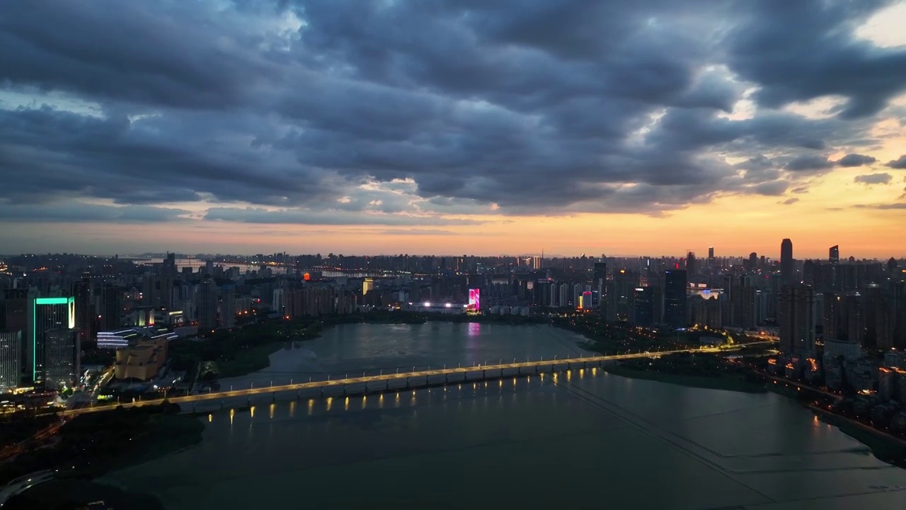 航拍武汉沙湖夜景夕阳晚霞落日天空视频素材