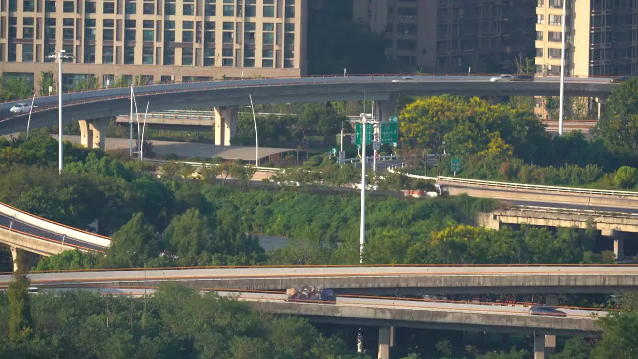 繁忙的立交桥道路车流视频素材