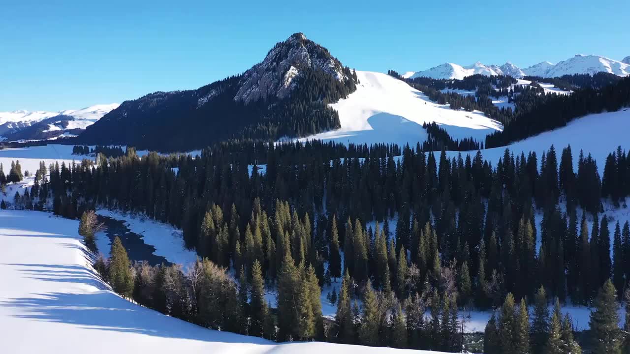 新疆天山山脉冬季航拍视频素材