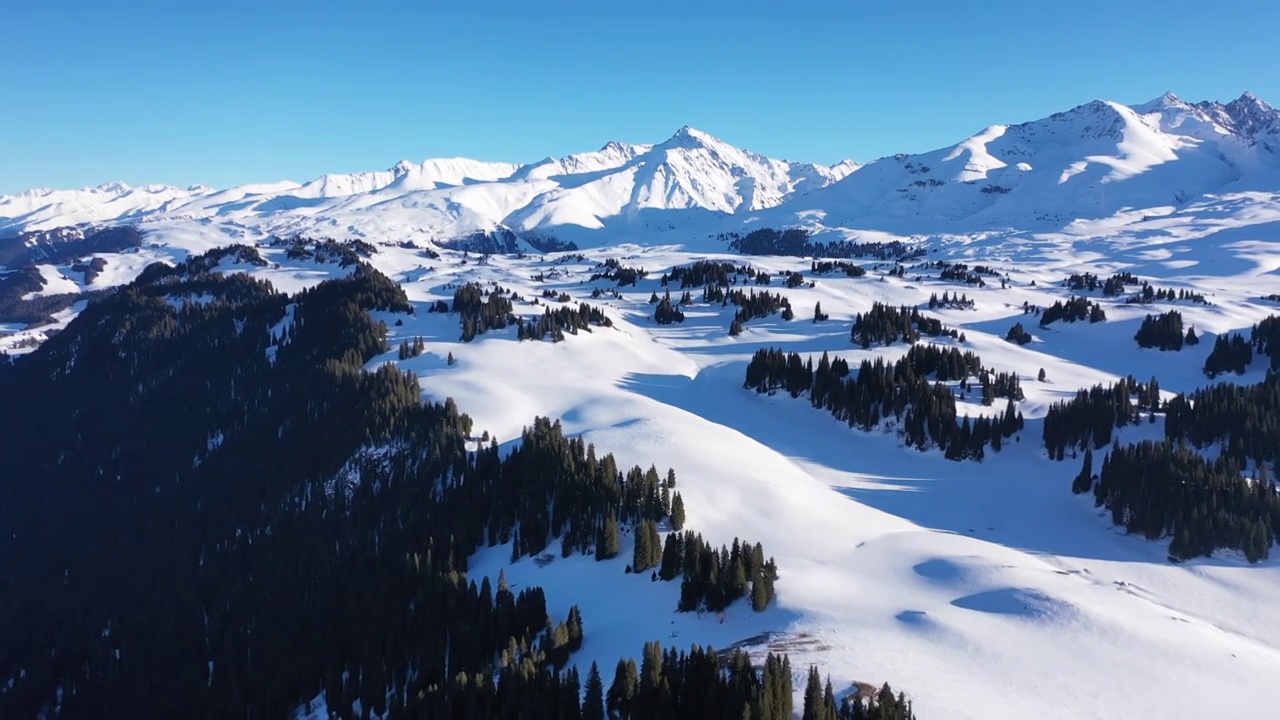 新疆天山山脉冬季航拍视频素材