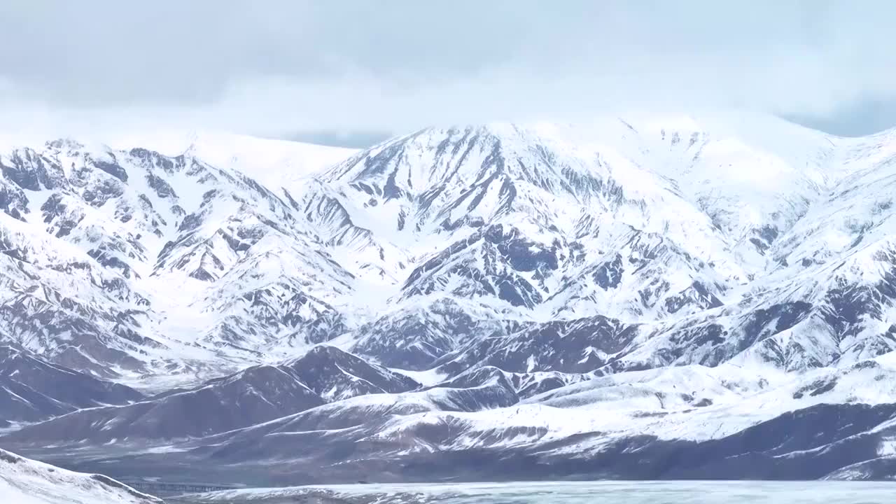 航拍青海果洛阿尼玛卿雪山视频素材