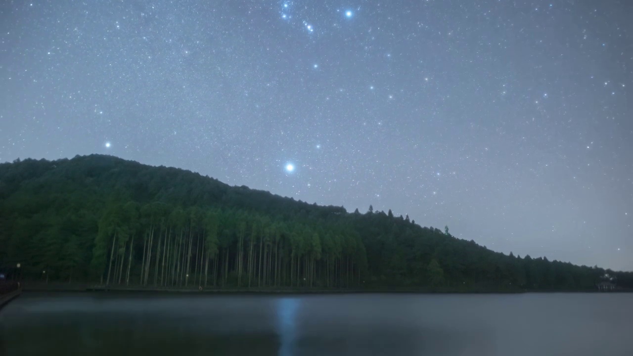 星空延时：江西明月山月亮湖猎户座升起视频素材