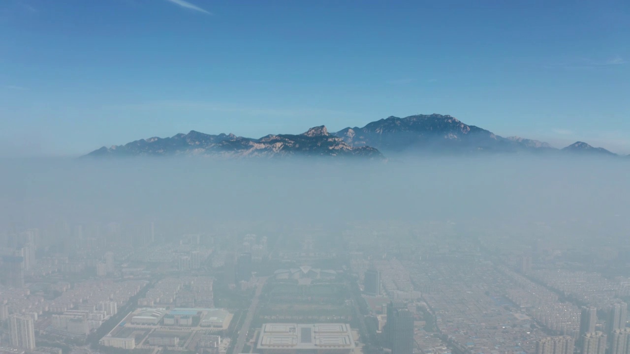 航拍云层山东泰山泰安城市全貌城市建筑视频素材